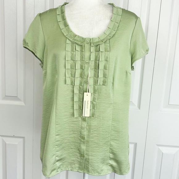 NWT Van Heusen Light Green Pleated Ruffle Cap Sleeve Blouse Large - Picture 1 of 16